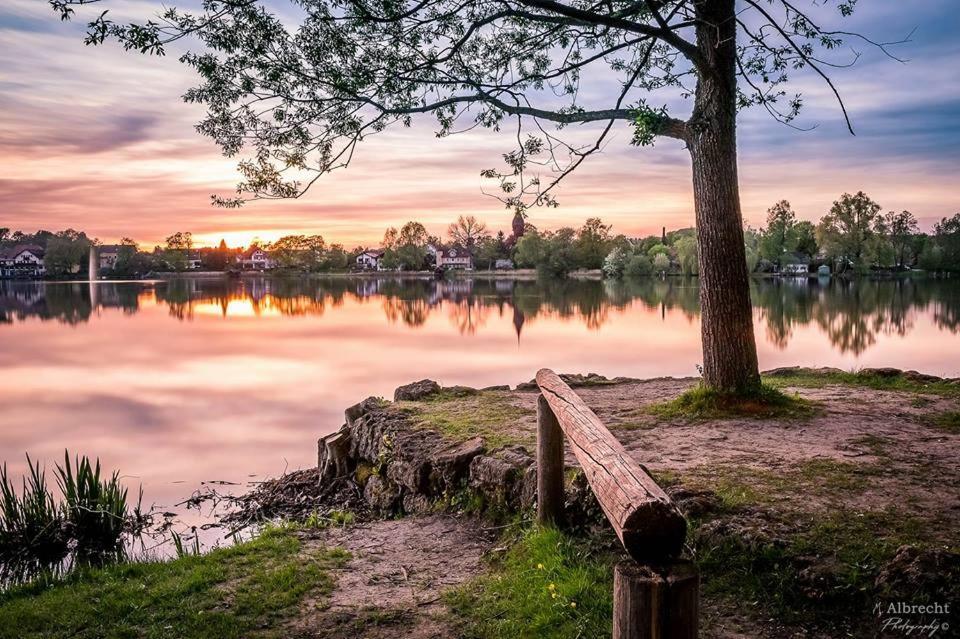 Sopherl Am See - Fruehstueck Auf Der Seeterrasse, Sehr Ruhig Und Wunderschoen Am See, 3 Minuten Nach Oberpfaffenhofen, Viele Radtouren, Restaurants & Cafes In Der Umgebung Weßling Exterior foto